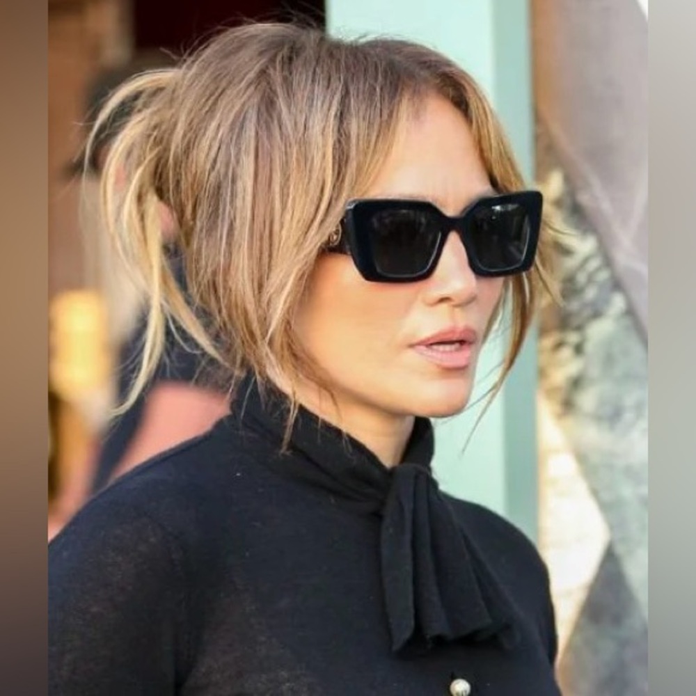 BURBERRY CLASSIC SUNGLASSES AS SEEN ON J LO , CELEBS, INFLUENCERS BOLD MOTIF